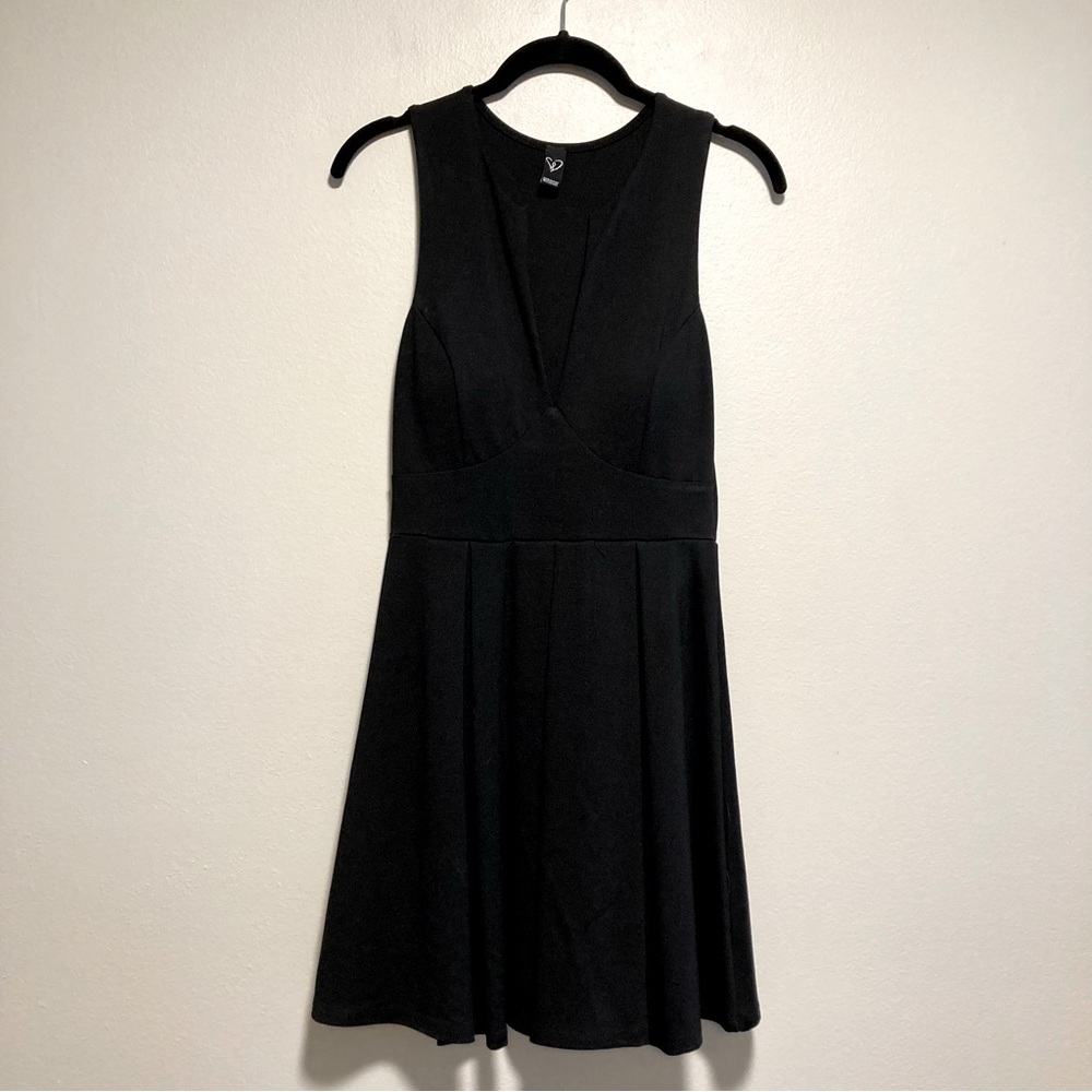 Windsor Deep V-Neck Dress, A-Line, Size Medium, Black, Thick Unlined Fabric